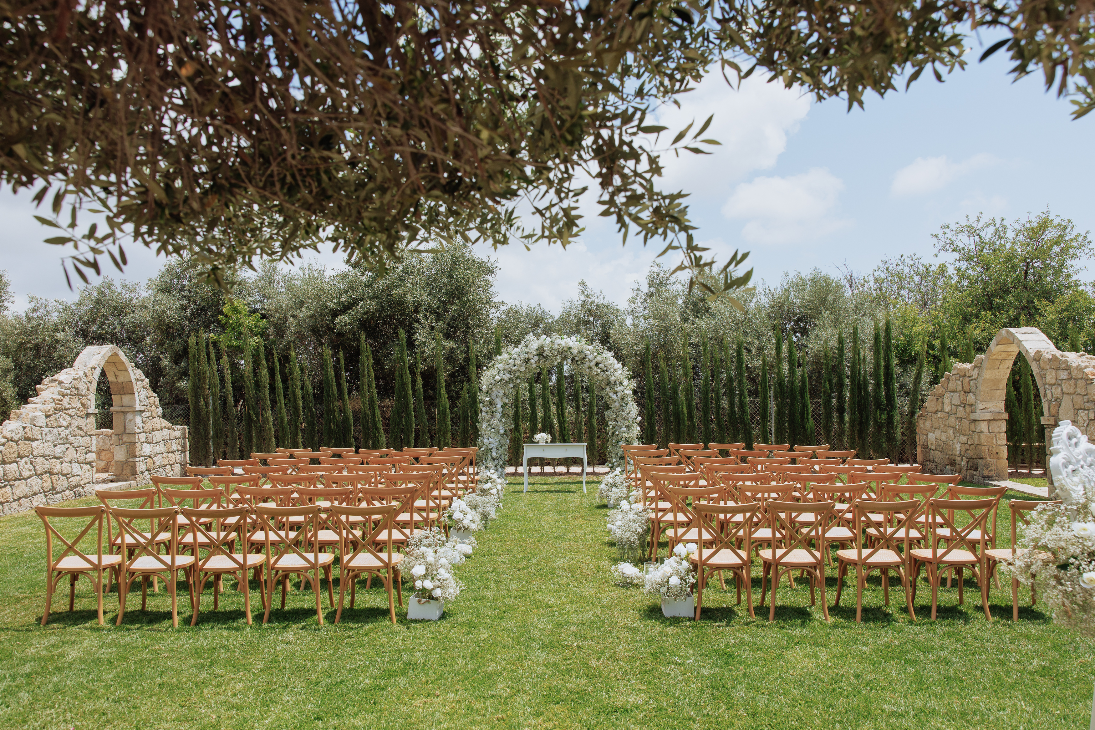 Image: http://www.bookyourweddingday.com/images/media/uploadfiles/The Lawn Ceremony Venue 1.jpg